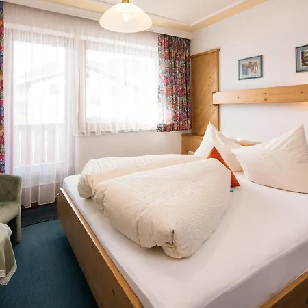 Haus Raetia Apartman *