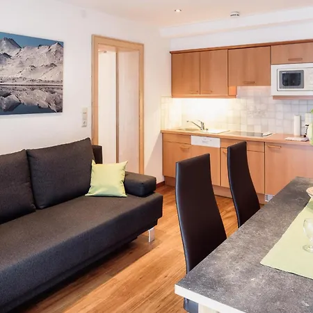 Haus Raetia 세르파우스