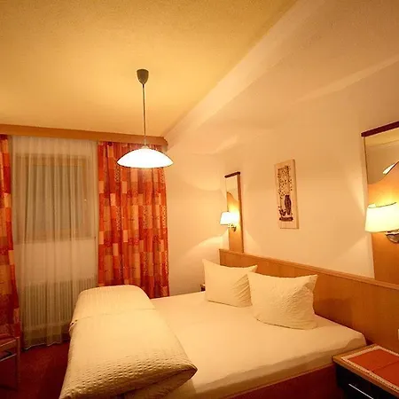 Haus Raetia Apartman *